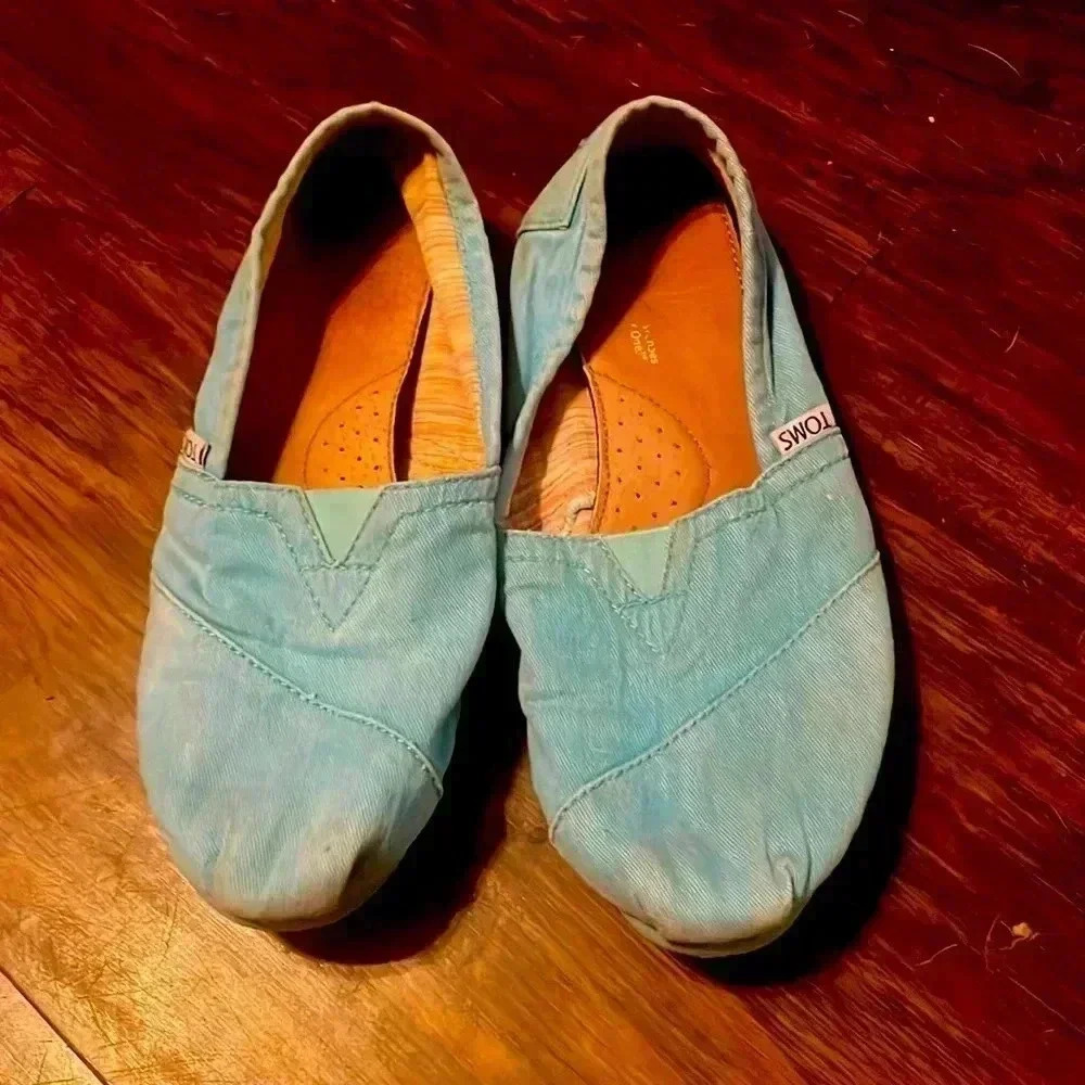 Tom’s Shoes - Picture 2 of 3